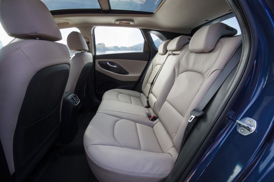 Интерьер Hyundai i30 Premium 2017 года  (AU) (фото 8 из 25)